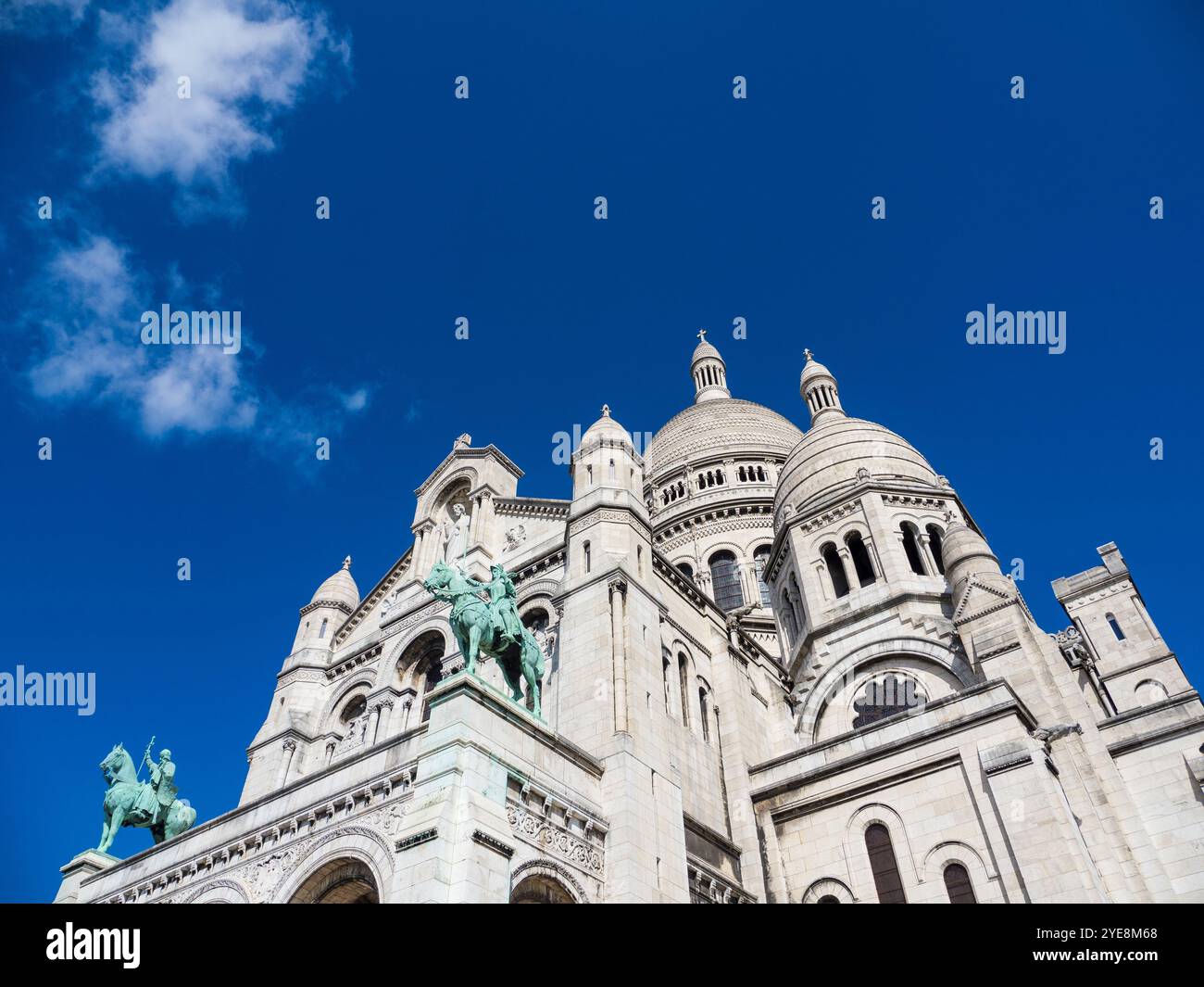 White Fluffy Clouds and Blue Skys, Basilique du Sacré-Cœur de Montmartre, Montmartre, Paris, France, Europe, EU. Stock Photo