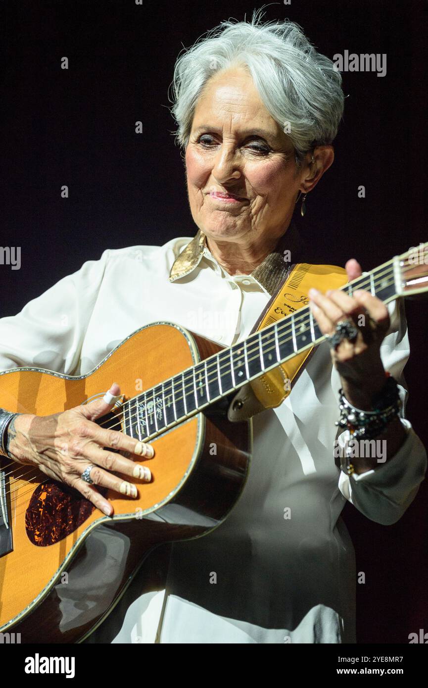 Joan baez american singer hi-res stock photography and