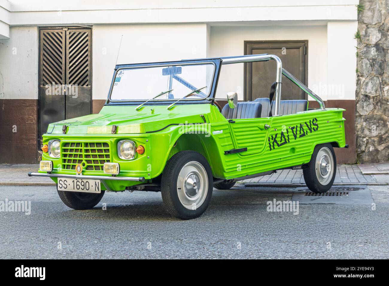 Urnieta, Spain-October 5, 2024: 1976 Citroen Mehari (Vert Tibesti color) on city streets Stock Photo