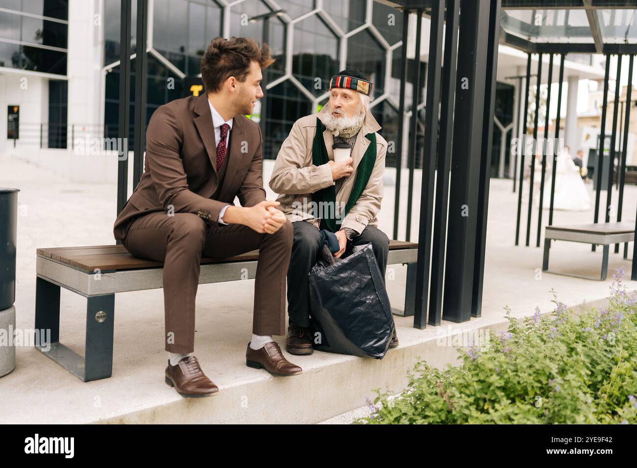 Elderly man in formal attire hi-res stock photography and images - Alamy