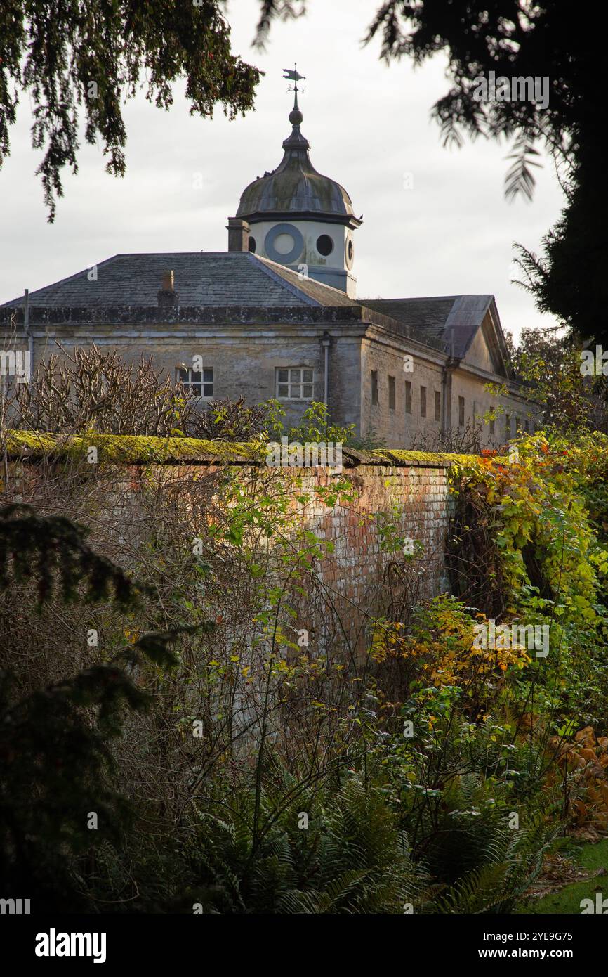 Stable block and coach house hi-res stock photography and images - Alamy
