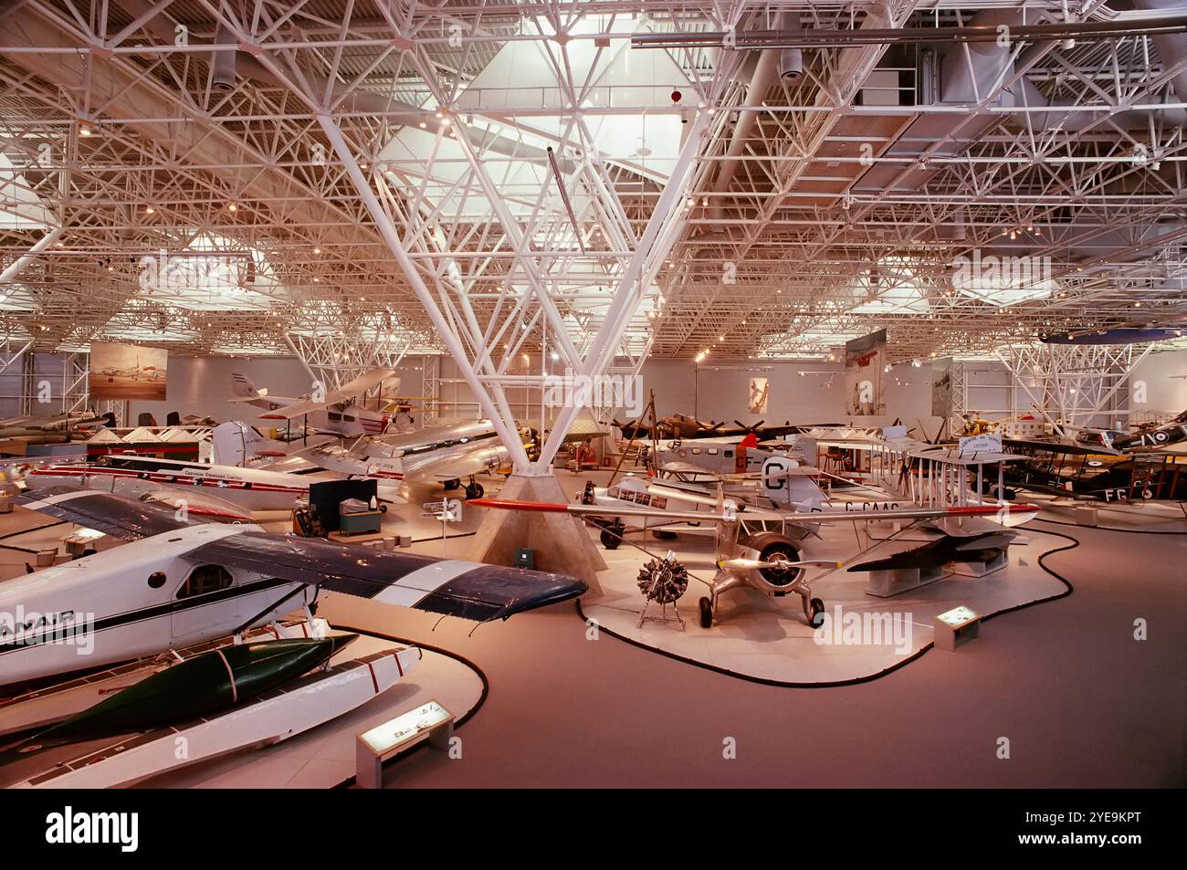 Canada aviation and space museum hi-res stock photography and images ...