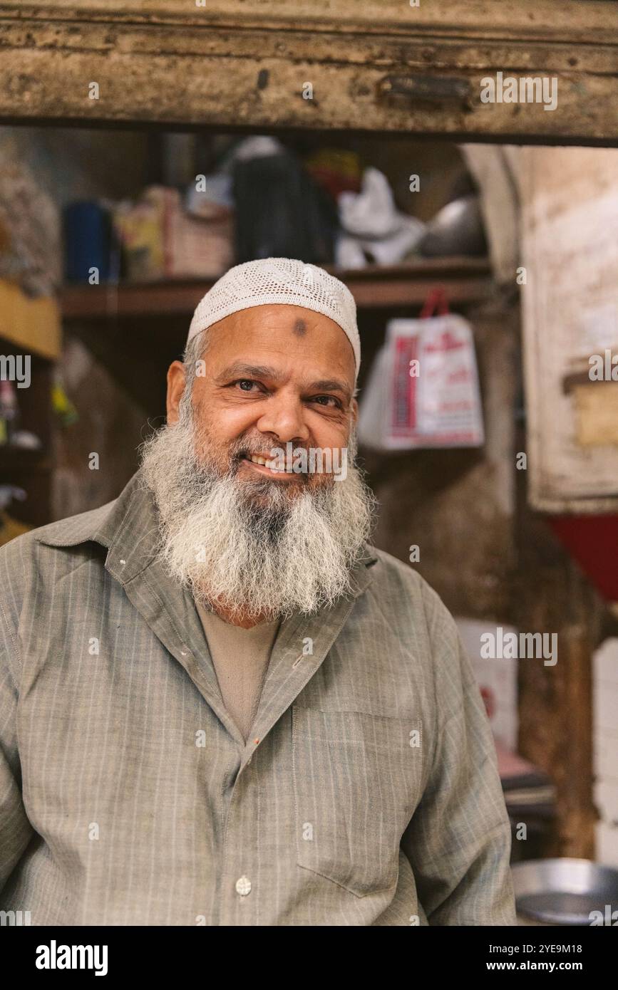 Old aged man with grey hair hi-res stock photography and images - Alamy