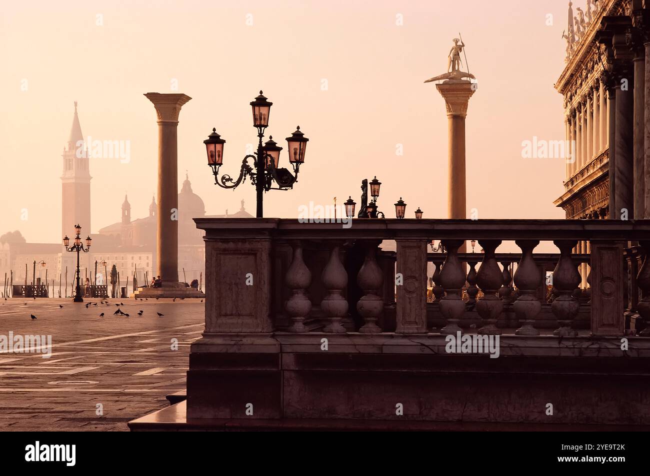 Public space venice hi-res stock photography and images - Alamy