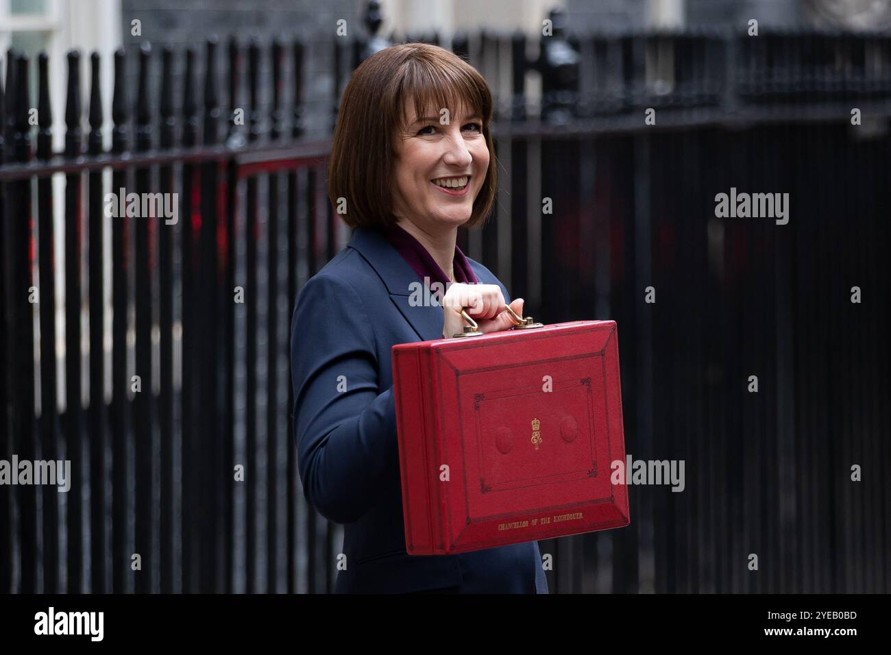 Chancellor rachel reeves briefcase hi-res stock photography and images ...