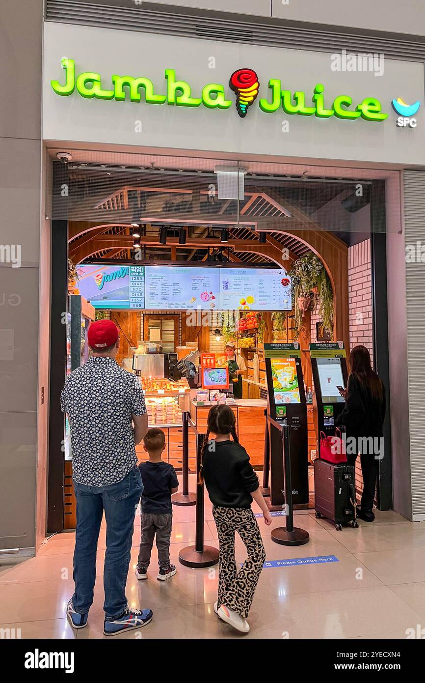 Incheon, South Korea. 10th Oct, 2024. Customers line up at a Jamba