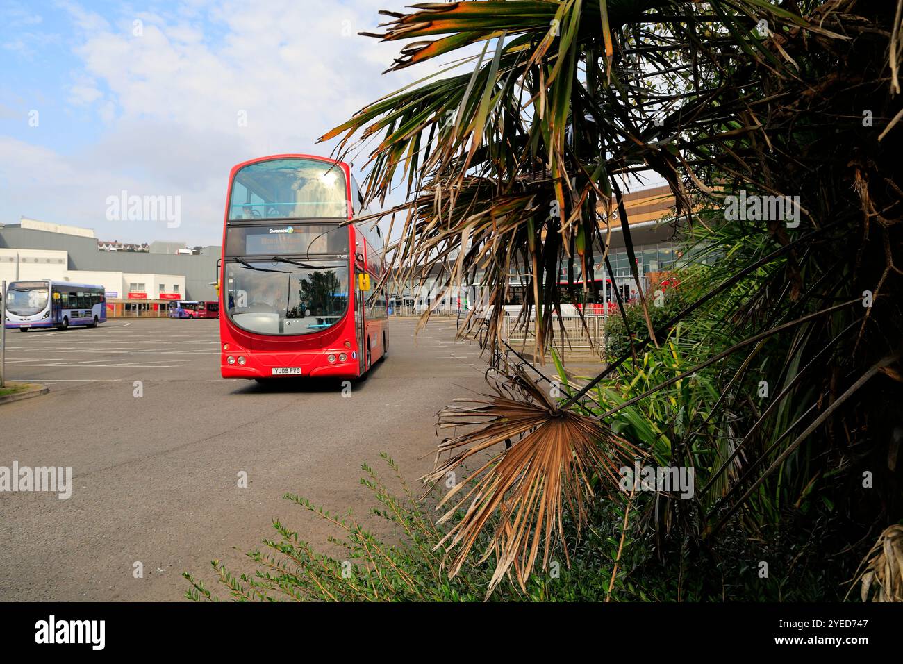 Double decker bus uk hi-res stock photography and images - Alamy
