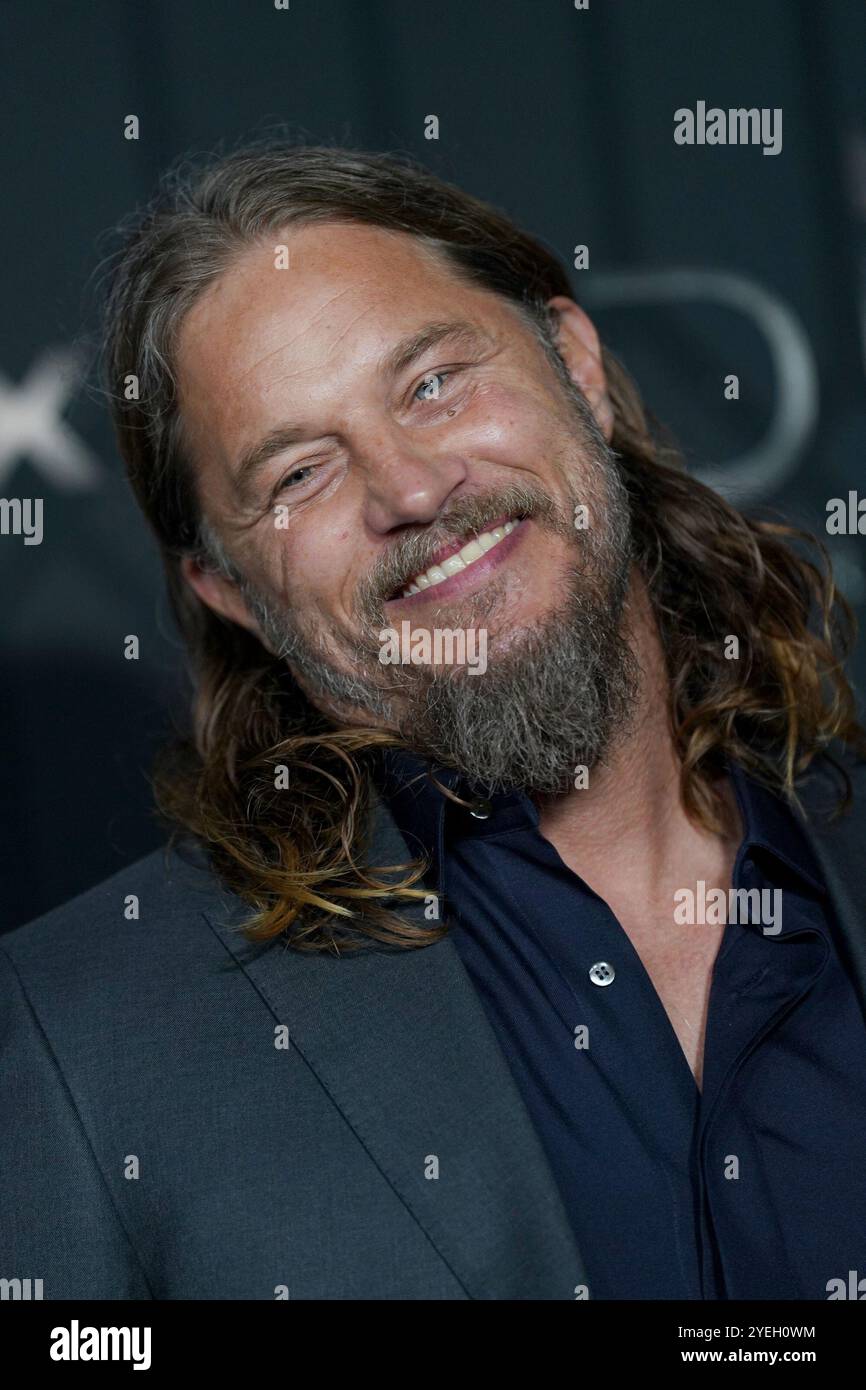 Travis fimmel hi-res stock photography and images - Alamy, image size:866x1390