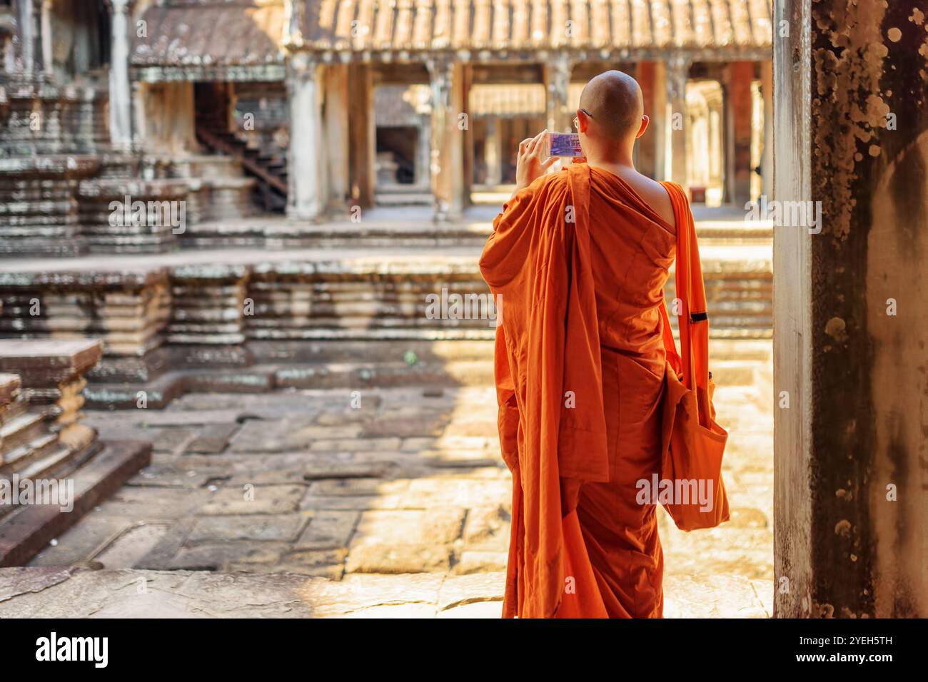 Buddhist monk picture hi-res stock photography and images - Alamy
