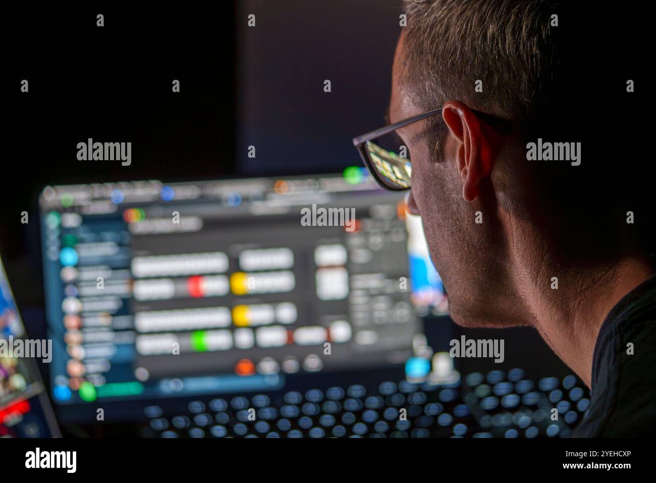 Cybersecurity monitoring hi-res stock photography and images - Alamy