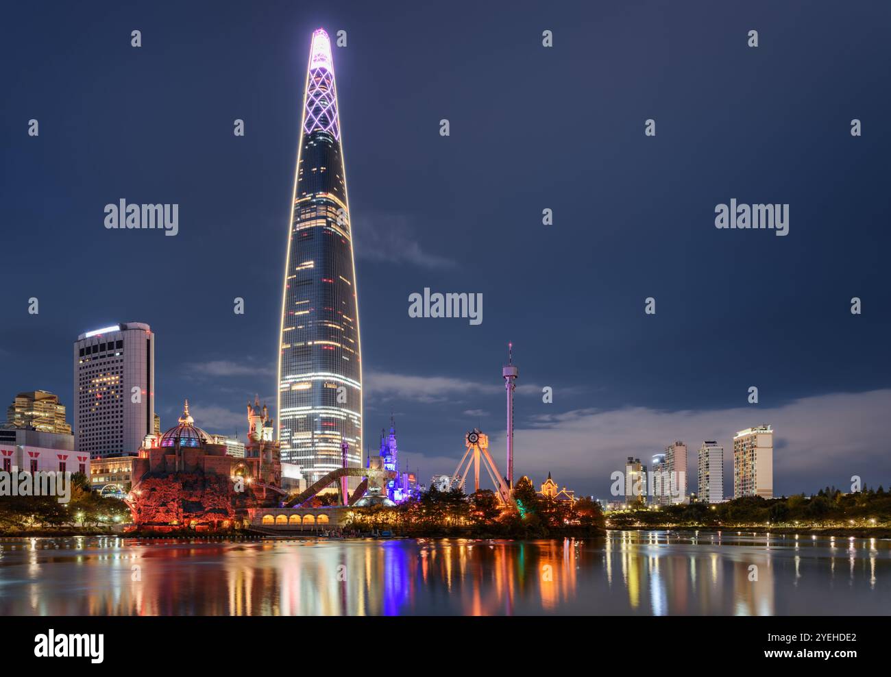 Amazing night view of skyscraper by lake at downtown, Seoul Stock Photo ...