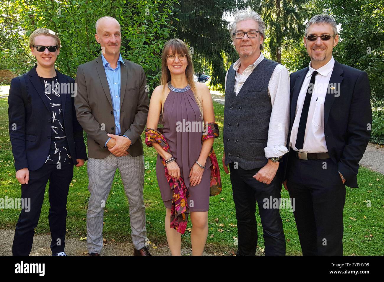 Die Macher vom FARBKÖRPER Kalender 2025 - Bodypainting Variationen: Fotoassistent Paul Skupin, Bodypainter und Transformaker Enrico Lein, Paiting-Assistentin Maria Skupin, Bodypainter Jörg Düsterwald und Fotograf Tschiponnique Skupin *** The makers of the FARBKÖRPER Calendar 2025 Bodypainting Variations Photo Assistant Paul Skupin, Bodypainter and Transformaker Enrico Lein, Paiting Assistant Maria Skupin, Bodypainter Jörg Düsterwald and Photographer Tschiponnique Skupin Foto:xT.xSkupinx/xFuturexImagex farbkoerper2025 4014 Stock Photo