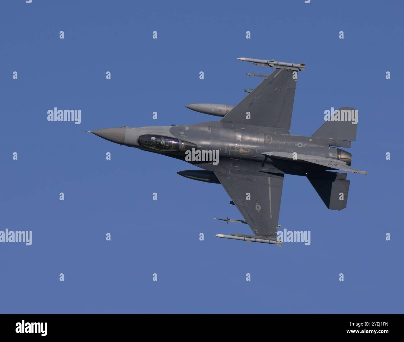 General dynamics f 16cm fighting falcon hi-res stock General dynamics f 16cm fighting falcon hi-res stock