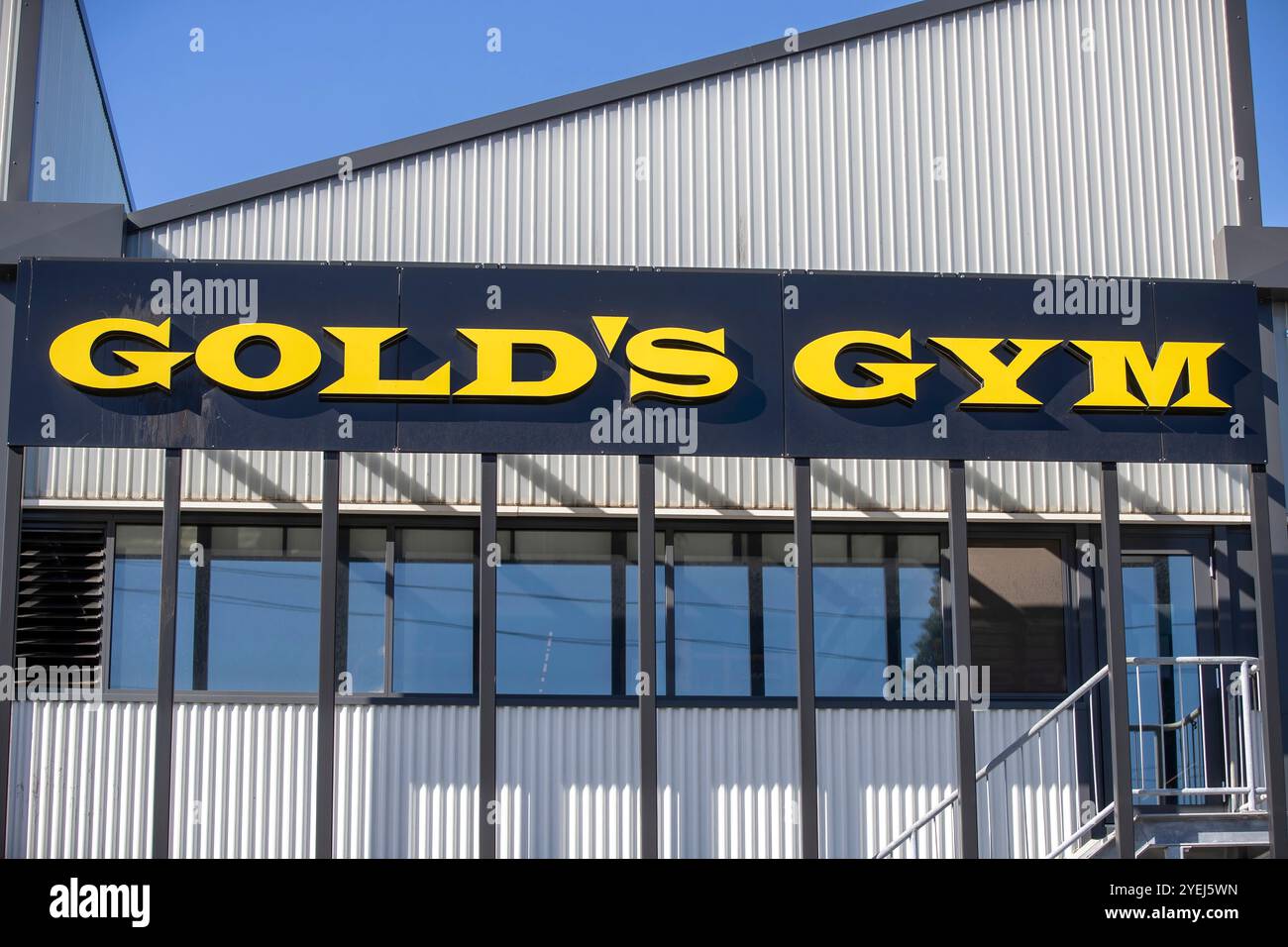Golds gym entrance hi-res stock photography and images - Alamy