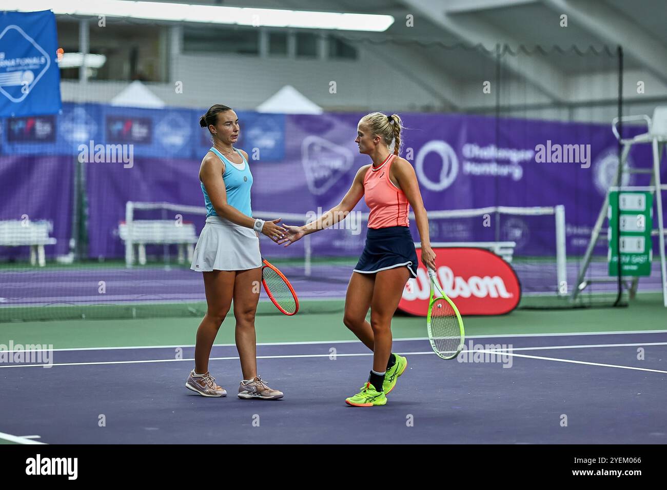 Hamburg, Hamburg, Germany. 31st Oct, 2024. Laura Boehner of Germany, Vivien Sandberg of Germany, shake hands during the Hamburg Henssler at Home Ladies Cup - Womens Tennis, ITF World Tennis Tour (Credit Image: © Mathias Schulz/ZUMA Press Wire) EDITORIAL USAGE ONLY! Not for Commercial USAGE! Stock Photo