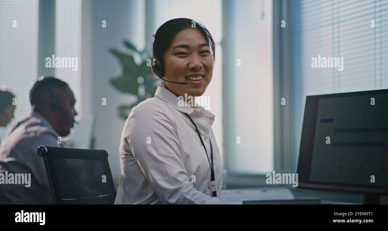 Helpdesk software hi-res stock photography and images - Alamy
