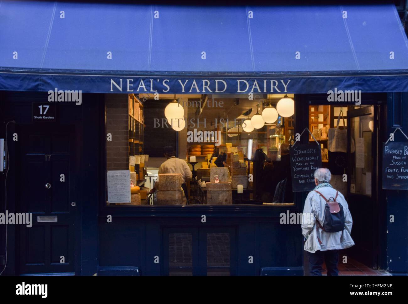 London, UK. 31st October 2024. Exterior view of Neal's Yard Dairy store in Covent Garden as a man is arrested following the theft of 22 tonnes of cheese from the seller by a suspected fraudster. Credit: Vuk Valcic/Alamy Live News Stock Photo