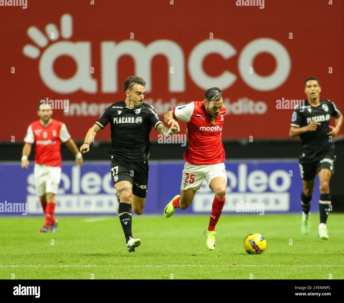 Braga, Portugal. 31st Oct, 2024. Estádio Municipal de Vizela Yuri Ribeiro dispute the ball against Joao Mendes during the Taca da Liga 2024/25 match between SC Braga and Vitória SC at Estádio Municipal de Braga on October 31, 2024 in Braga, Portugal. (Miguel Lemos/SPP) Credit: SPP Sport Press Photo. /Alamy Live News Stock Photo