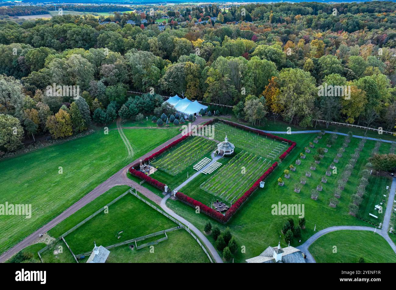 Fall garden design flower beds hi-res stock photography and images - Alamy