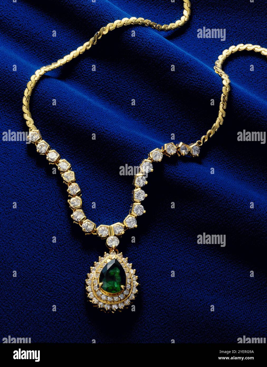 Emerald velvet hi-res stock photography and images - Alamy