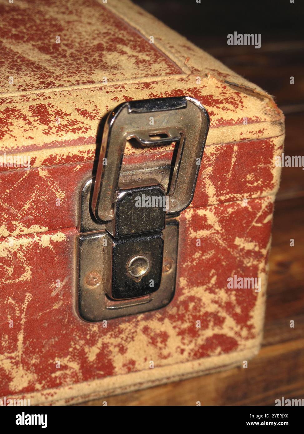 A Well worn LP Record Case Stock Photo Alamy a-well-worn-lp-record-case-stock-photo-alamy
