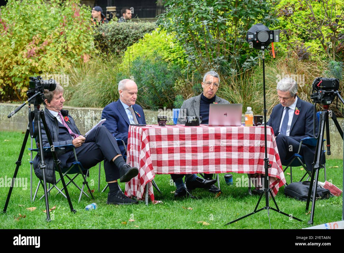Gordon rayner hi-res stock photography and images - Alamy