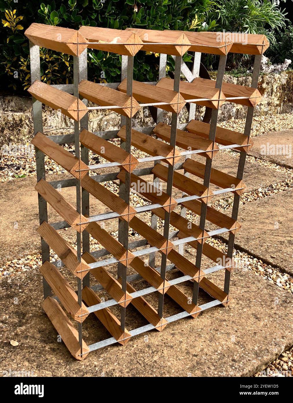 24 bottle wine rack hi-res stock photography and images - Alamy