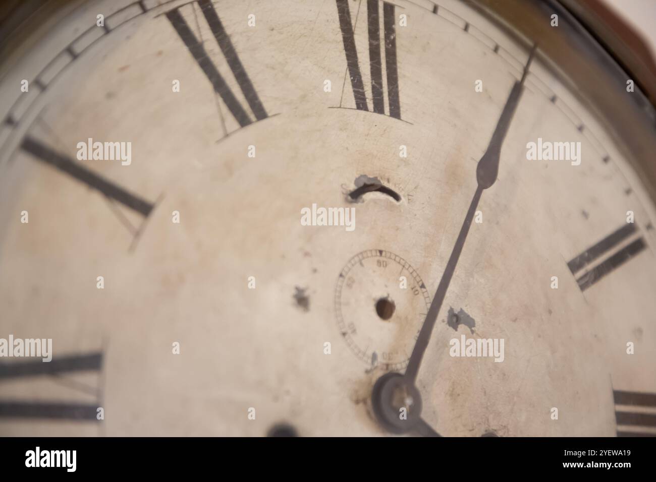 Outdoor wall clock hi-res stock photography and images - Alamy