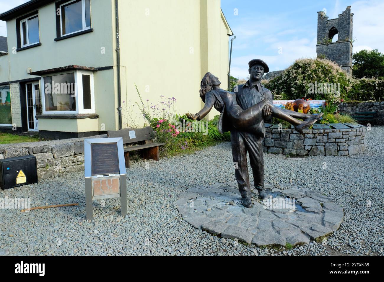 2013 bronze statue of John Wayne and Maureen O'Hara by sculptor Mark Rode from The Quiet Man film shot on location in 1951; Cong, Co. Mayo, Ireland. Stock Photo