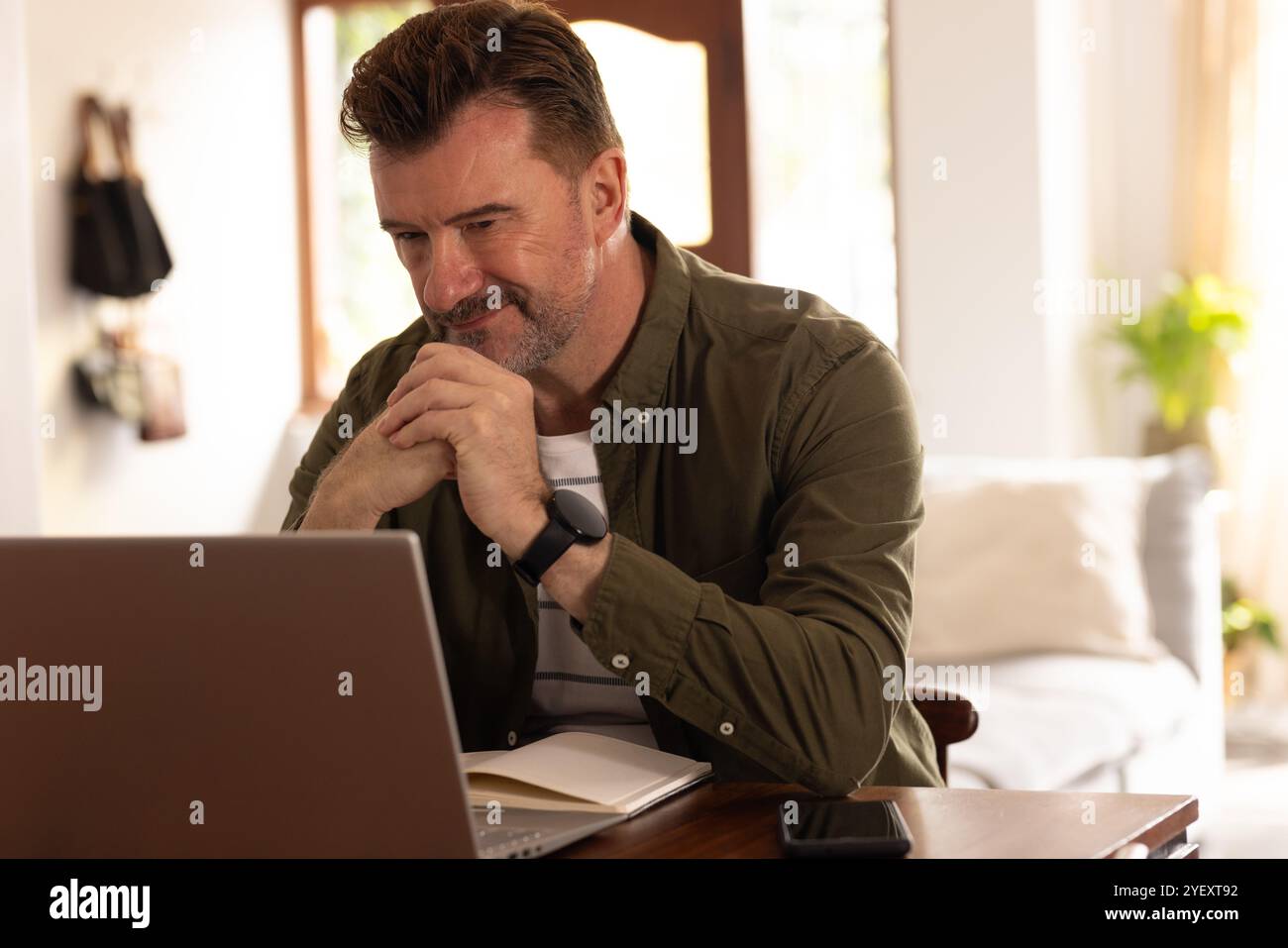 Mature man laptop shopping hi-res stock photography and images - Alamy