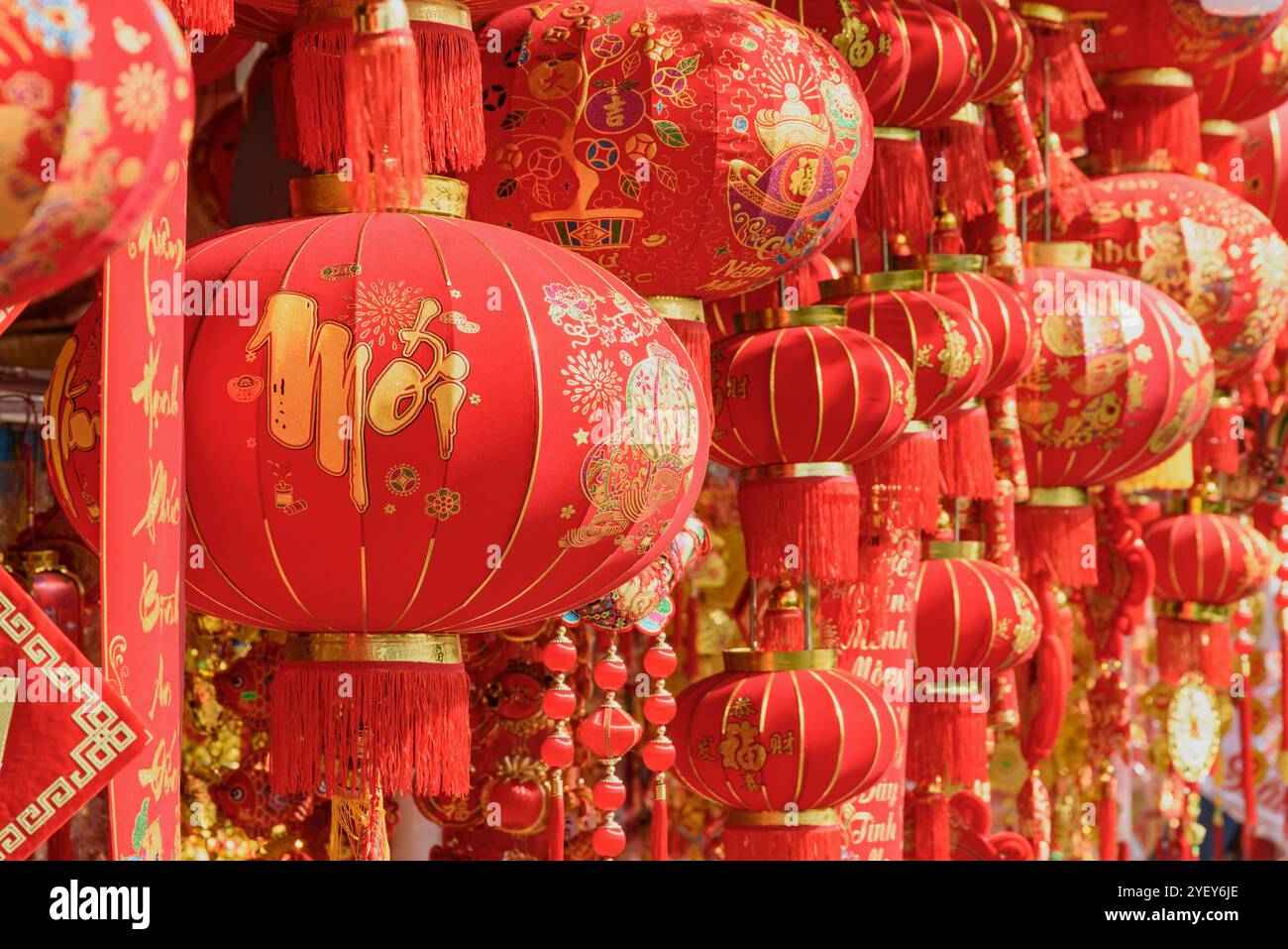 Traditional chinese new year lantern hi-res stock photography and ...