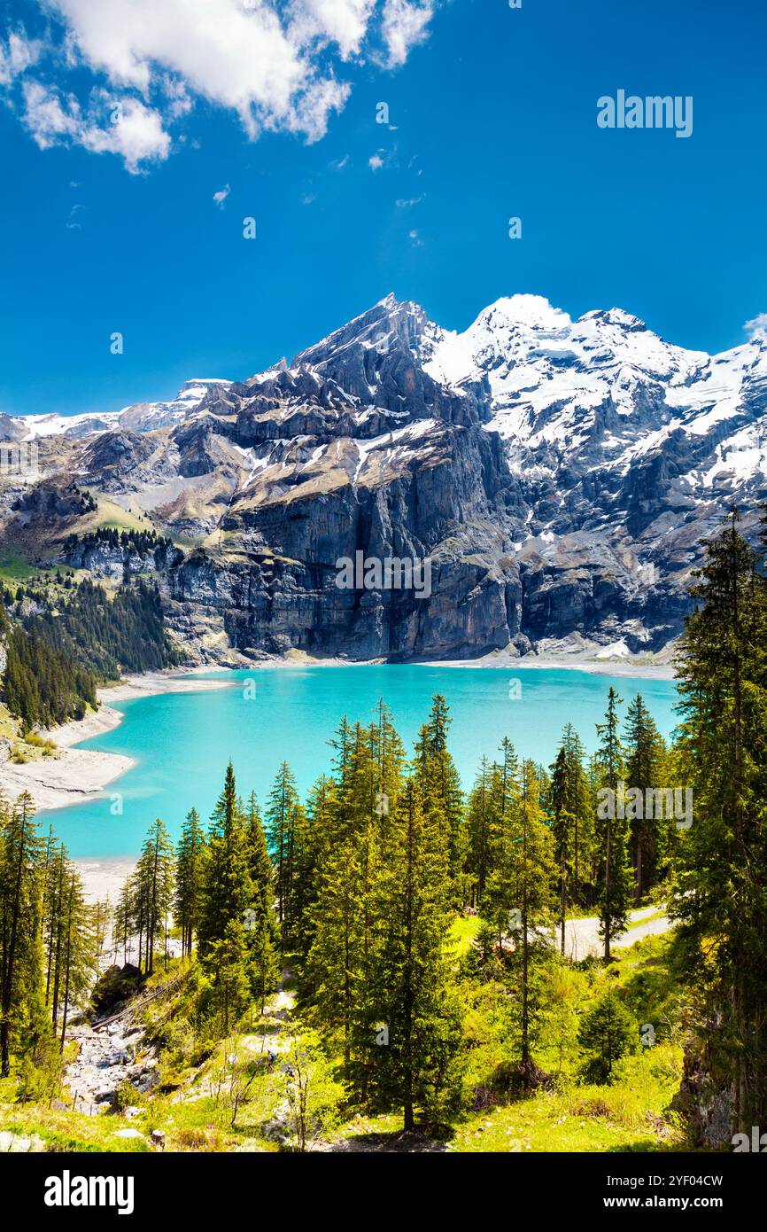 Scenic view of Oeschinen Lake (Oeschinensee) and Blüemlisalp mountain, Switzerland Stock Photo