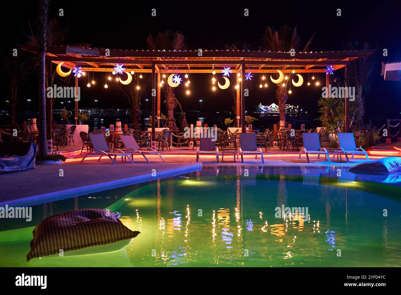 Thai swimming pool hi-res stock photography and images - Alamy