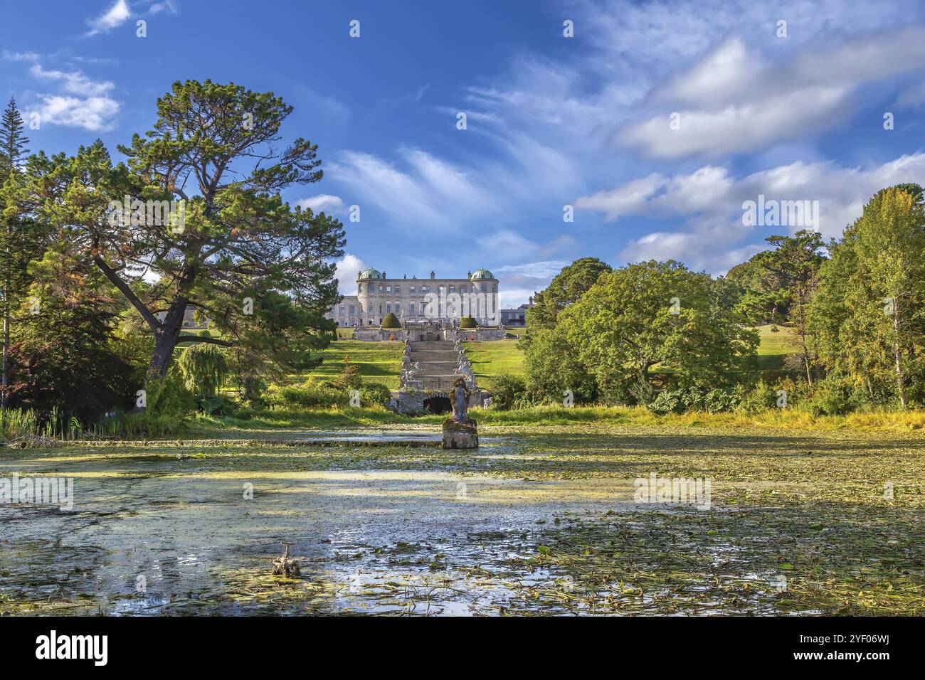 Empty house ireland estate hi-res stock photography and images - Alamy