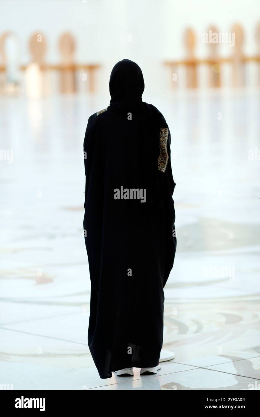 Sheikh Zayed Grand Mosque. Muslim woman wearing black abaya. Abu Dhabi ...