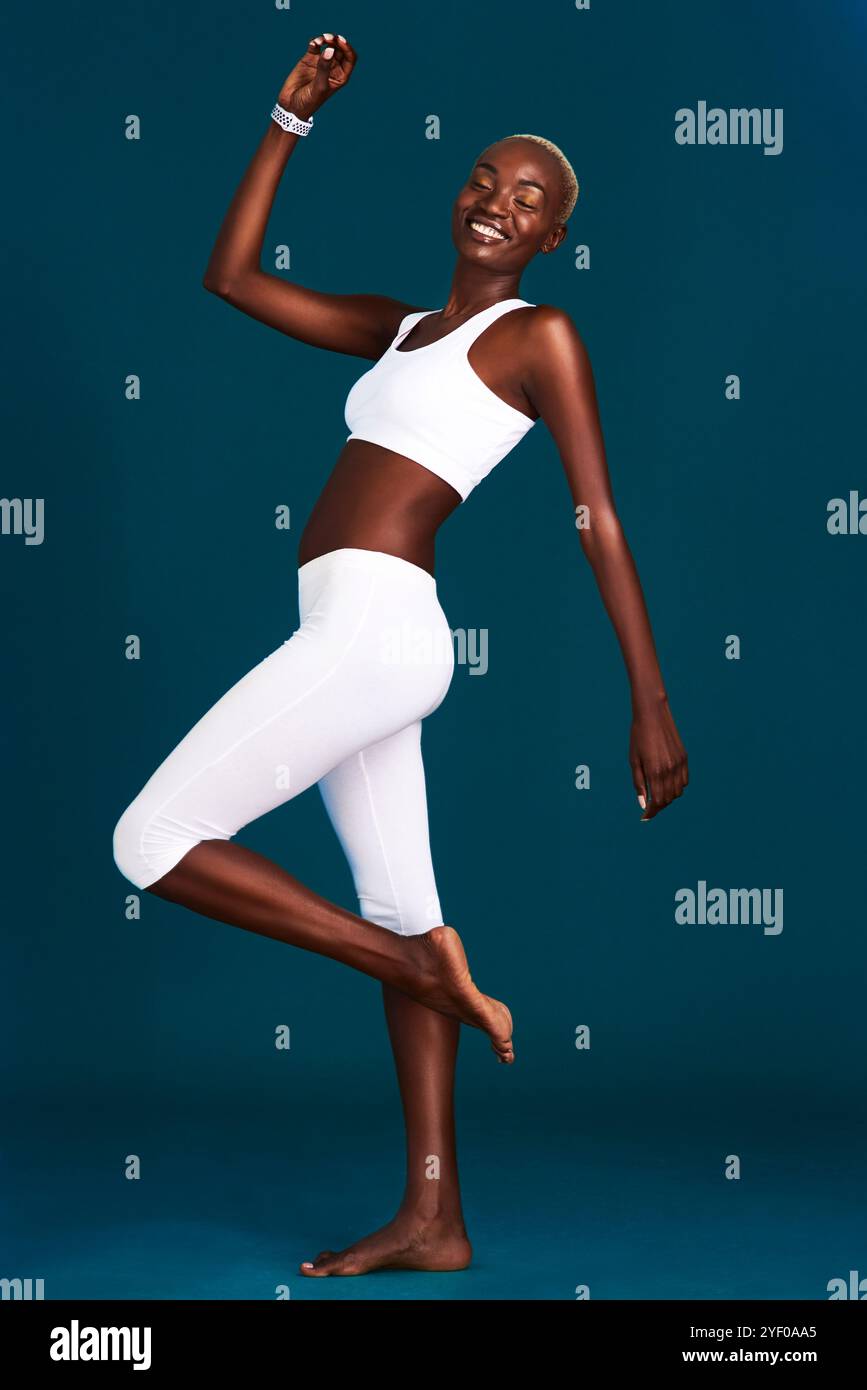 Fit african girl dancing hi-res stock photography and images - Alamy