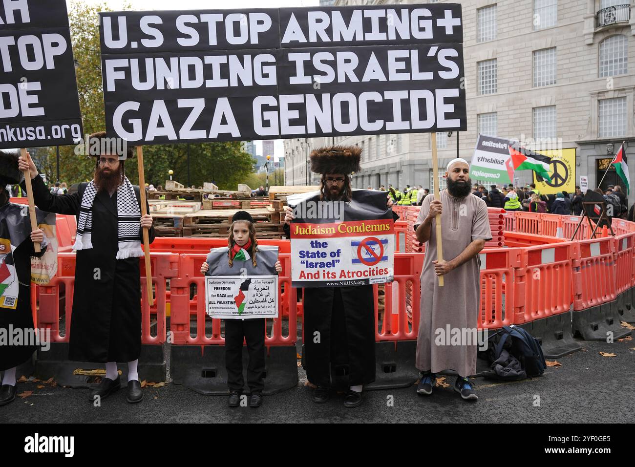 People take part in a Palestine Solidarity Campaign rally in central ...