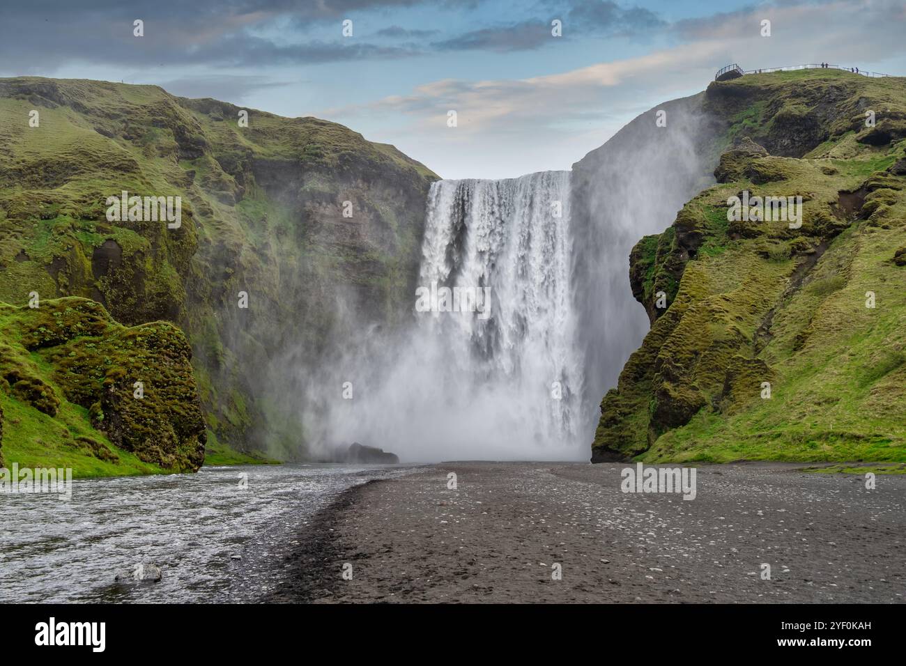 majestic-skogafoss-waterfall-in-iceland-featured-in-game-of-thrones