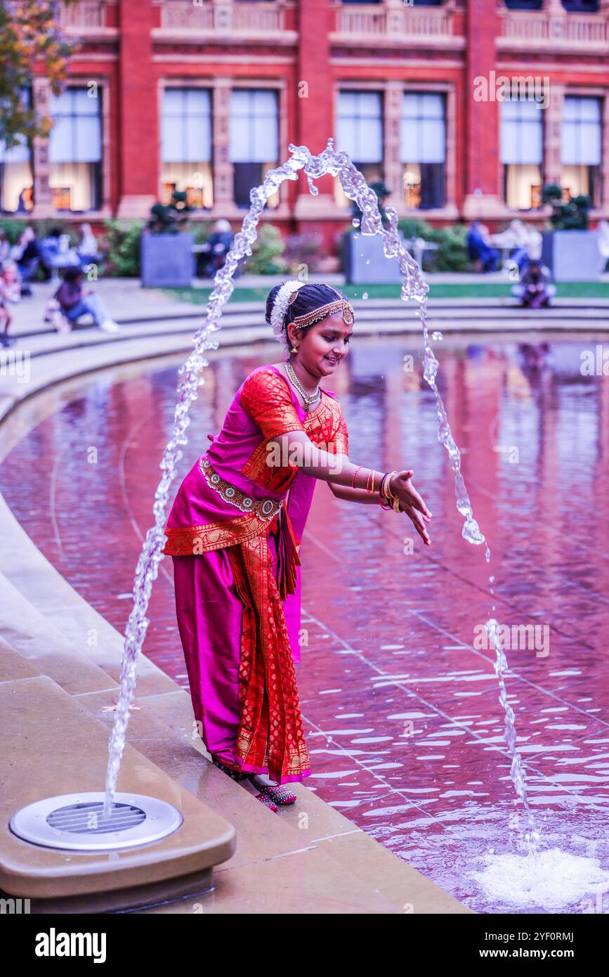 Indian danc ers hi-res stock photography and images - Alamy