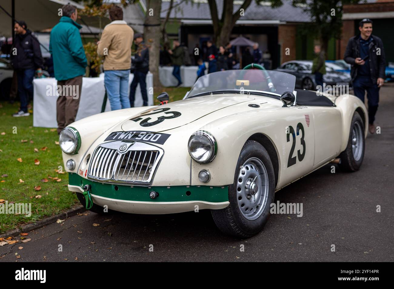 Mga Display Mga classic british convertible sports hi-res stock photography and ...