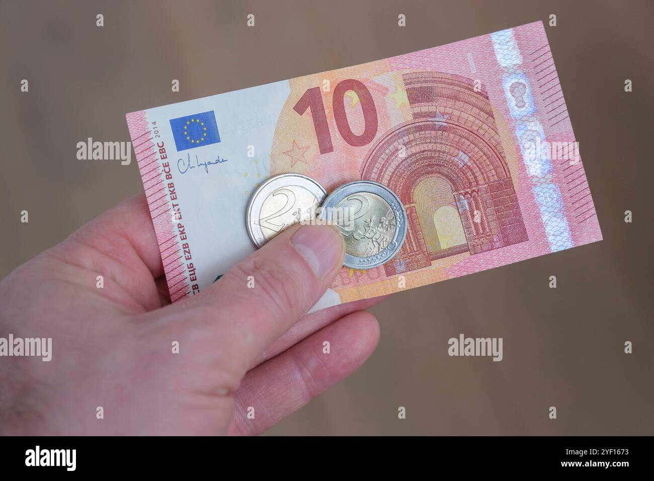 Symbolfoto zur Einführung eines Mindestlohns von 14 Euro *** Symbolic photo of the introduction of a minimum wage of 14 euros Nordrhein-Westfalen Deutschland, Germany GMS17969 Stock Photo