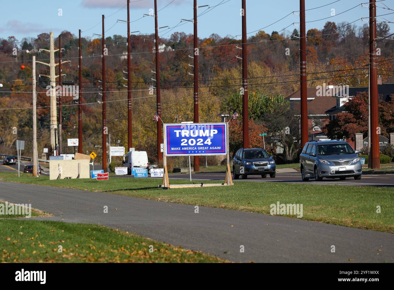 Pennsylvania 2024 election signs hi-res stock photography and images ...