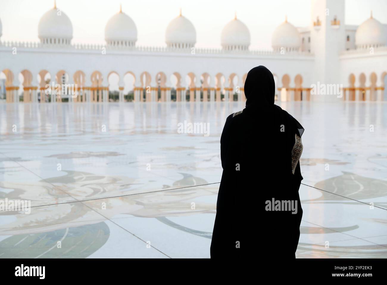 Sheikh Zayed Grand Mosque. Muslim woman wearing black abaya. Abu Dhabi ...