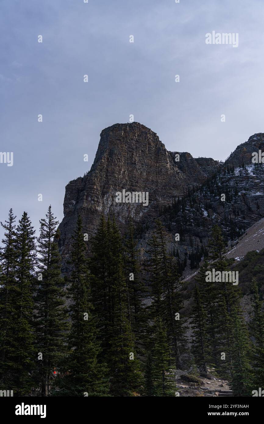 Mountains surrounding moraine lake in Alberta Stock Photo