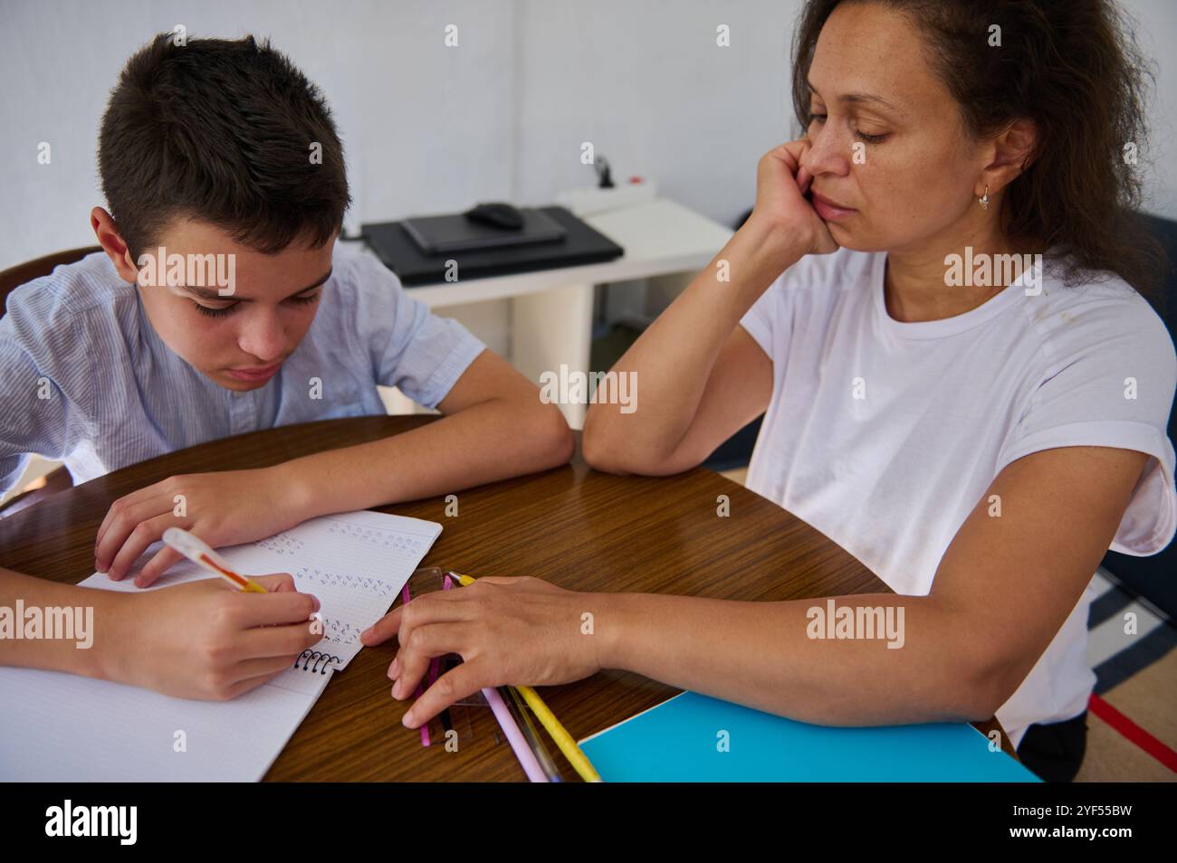 Mother son solving math hi-res stock photography and images - Alamy