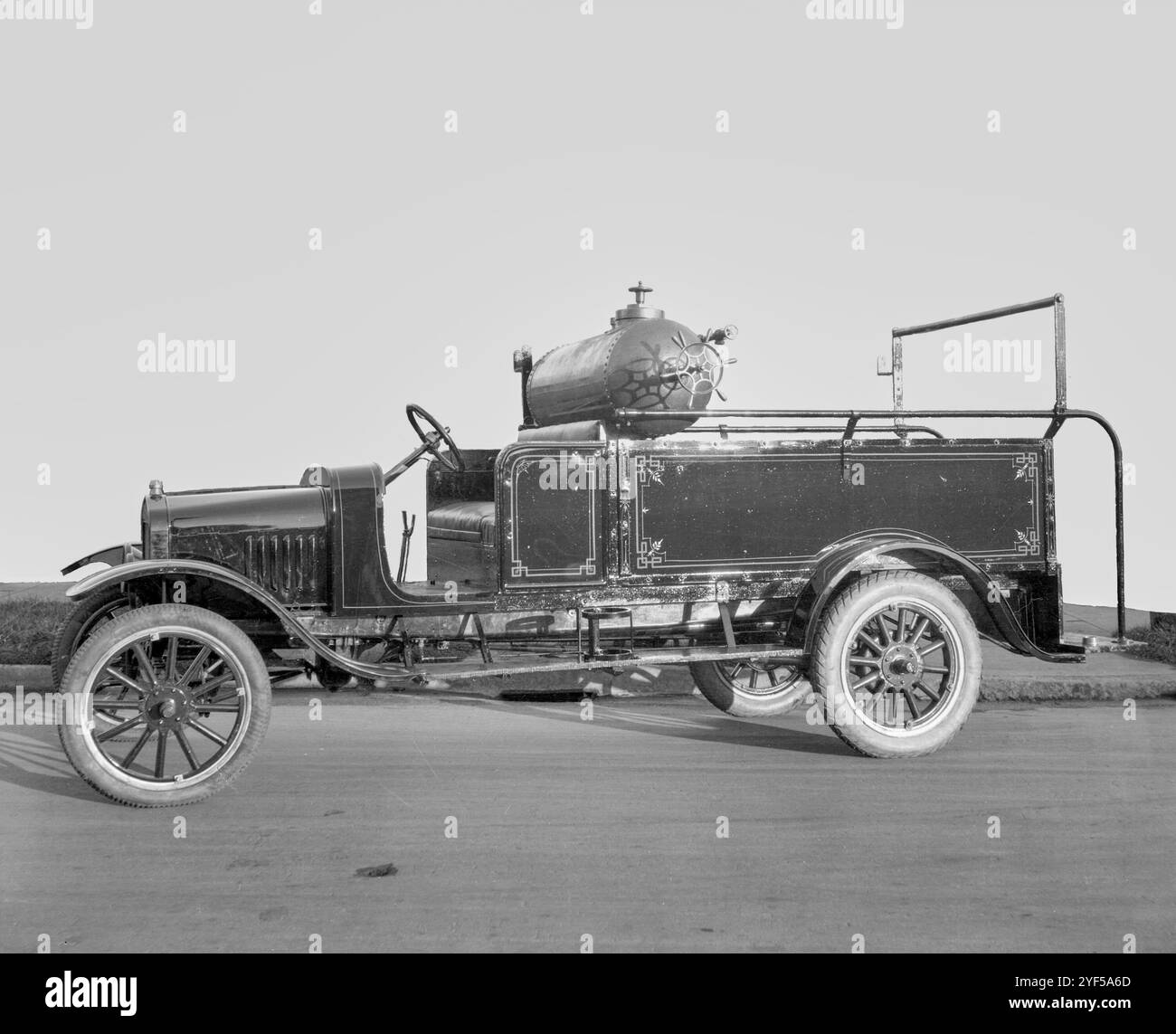 Vintage truck 1920s hi-res stock photography and images - Alamy