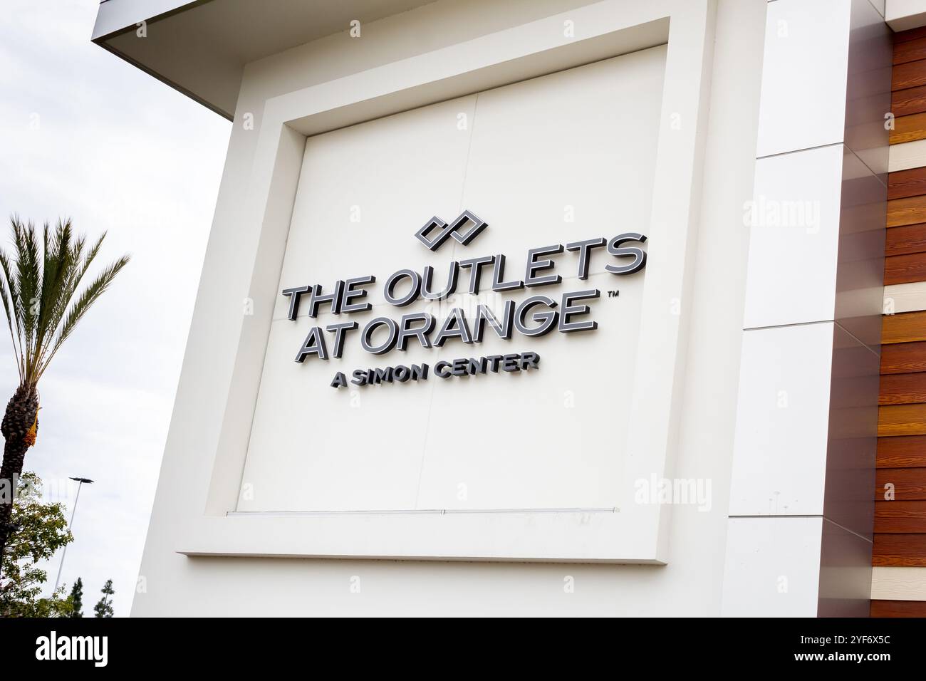 Clothing store name advertising hi-res stock photography and images - Alamy