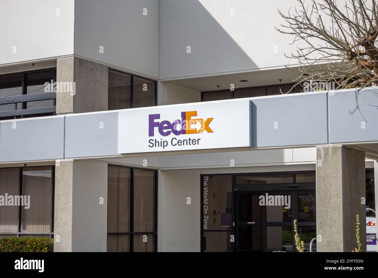 Shipping center fedex hi-res stock photography and images