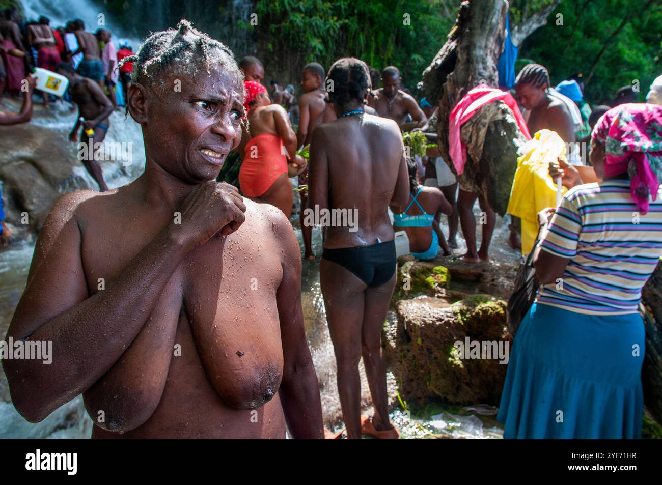 Haiti Voodoo Festival in Saut d'Eau, in Saut d'Eau, Ville Bonheur, Haiti. Thousands of both Vodou and Catholic followers gathered under the Saut d'Eau Stock Photo