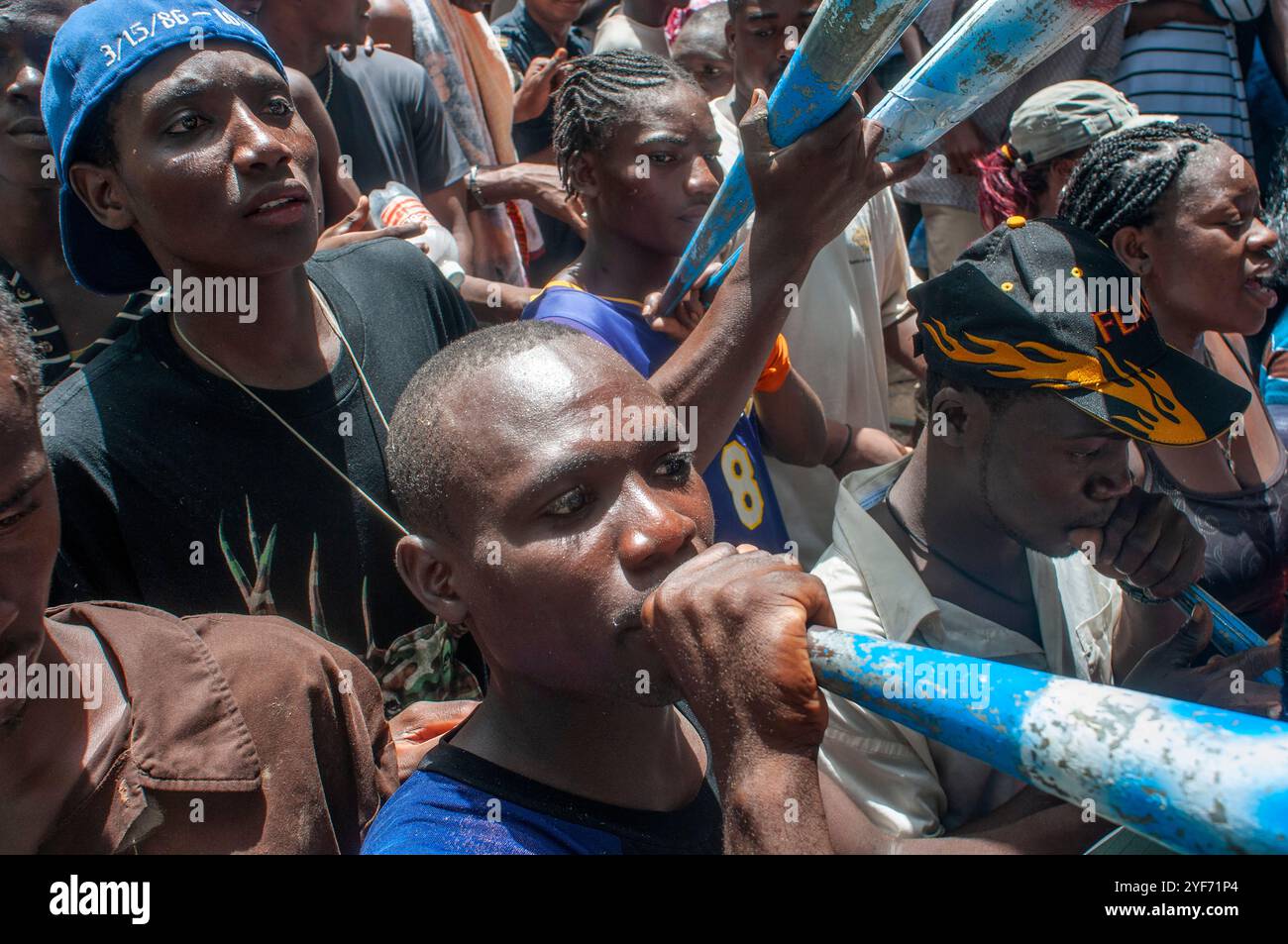 Haiti Voodoo Festival in Saut d'Eau, in Saut d'Eau, Ville Bonheur, Haiti. Thousands of both Vodou and Catholic followers gathered under the Saut d'Eau Stock Photo